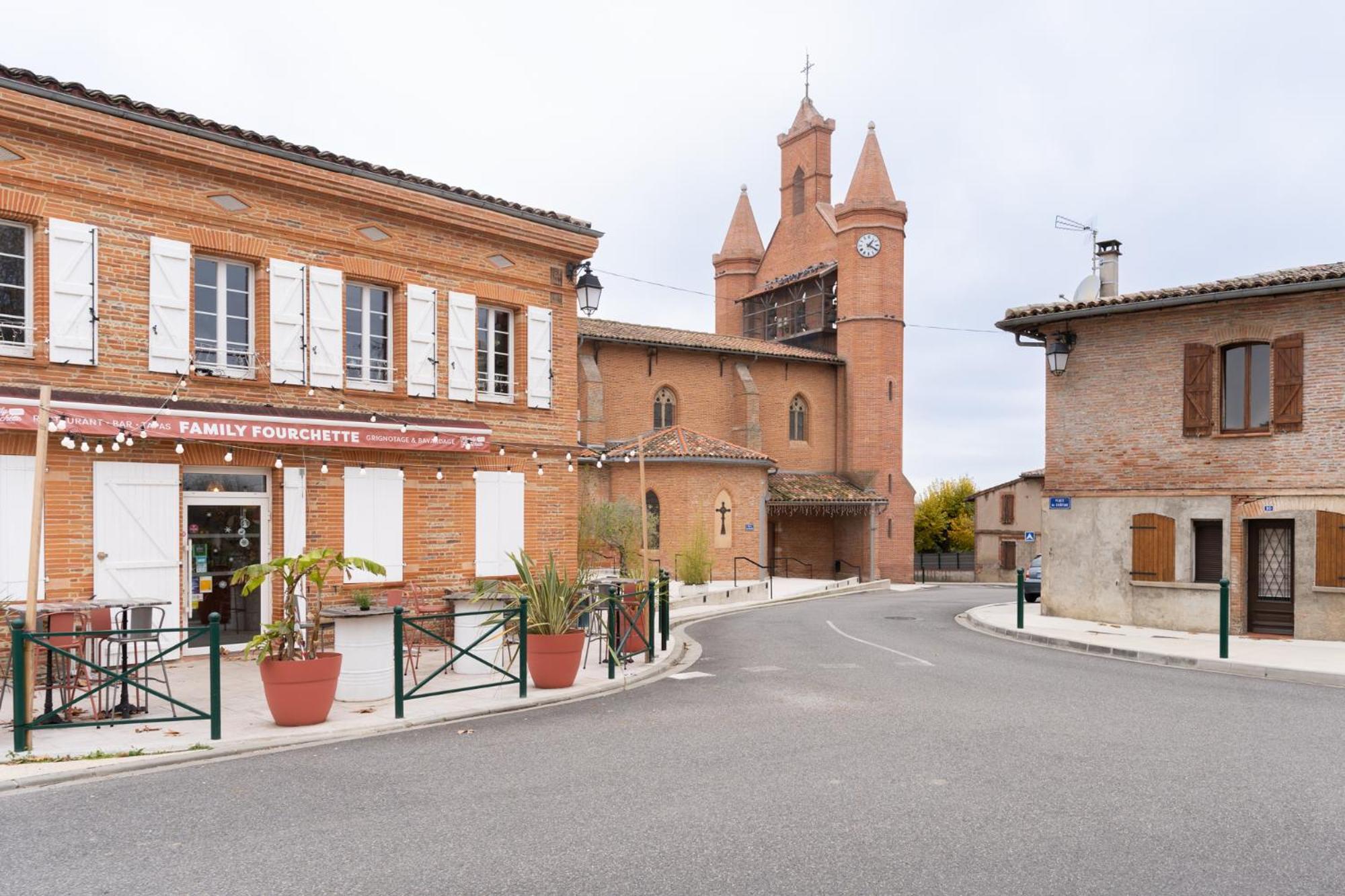 Sur La Place , Centre Village Cosy & Calme 2Ch Lapeyrouse-Fossat Exterior photo